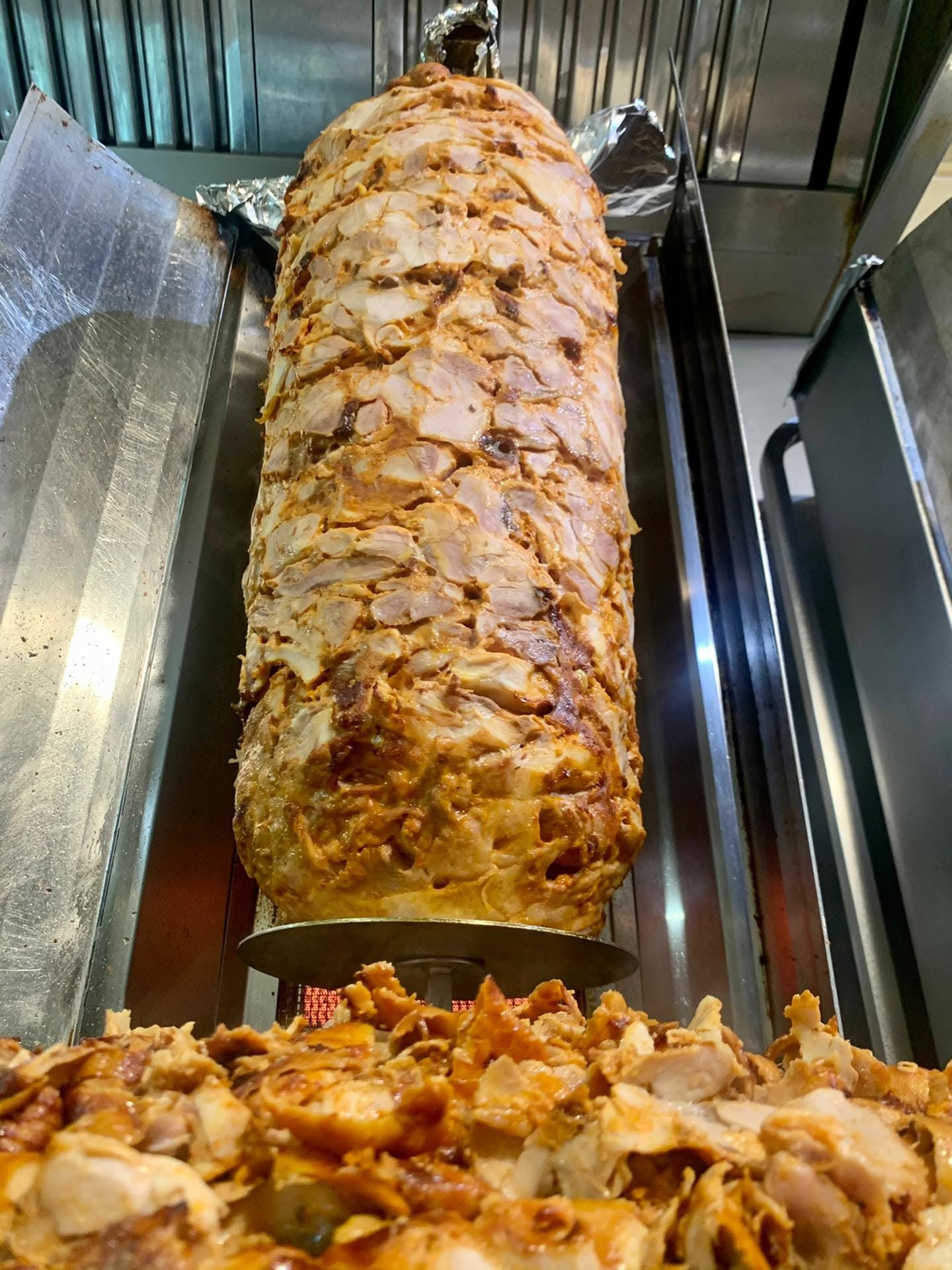 Broche de poulet mariné